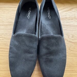 Vionic Black Flats